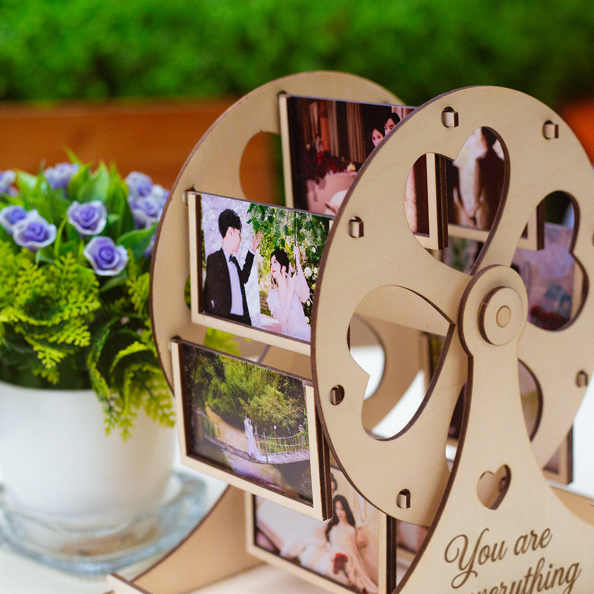 Personalized Ferris Wheel Photo Frame – Custom 8 Photos Rotating Display